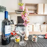 Iii Apartment *